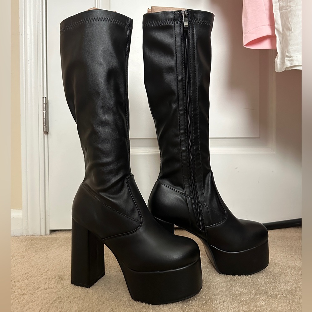 Platform Stretched Knee High Boots